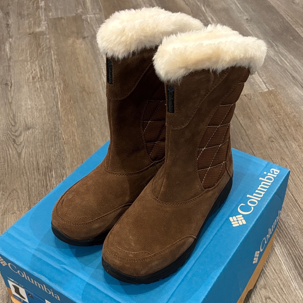 Columbia Women's Tan Winter Boots with Fur Trim